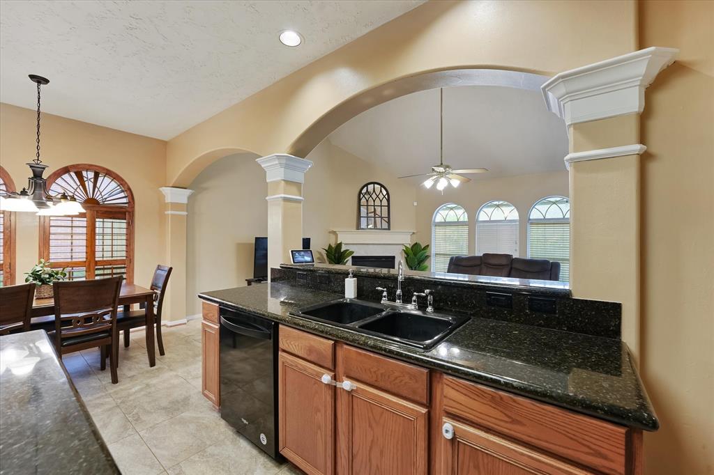 4426 Park Bend Drive, Baytown, Texas image 14