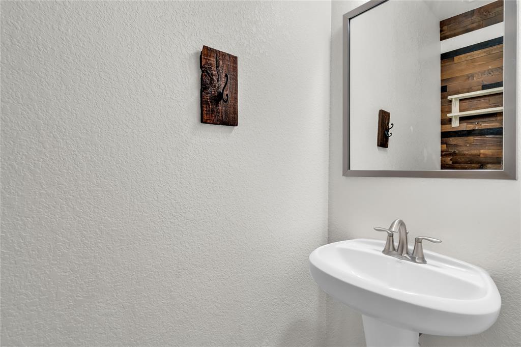 364 Gustaf Trail, Uhland, Texas image 13