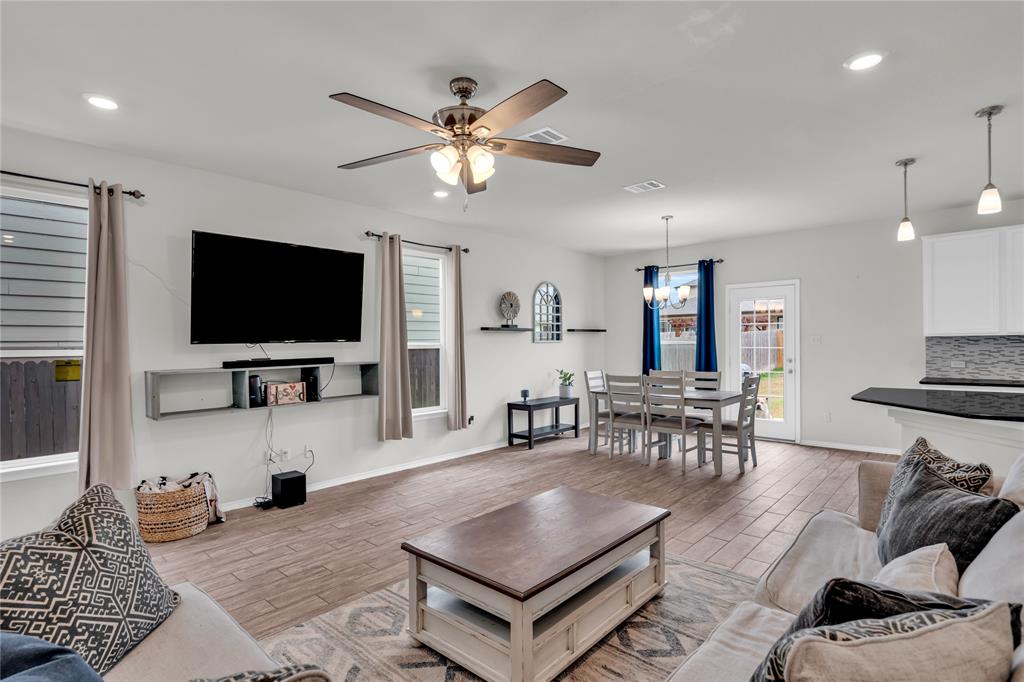 364 Gustaf Trail, Uhland, Texas image 6