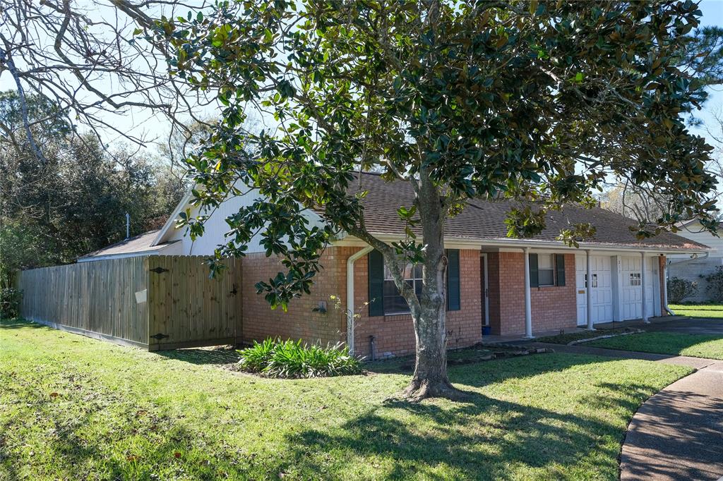 213 Anglewood Courts, Angleton, Texas image 33