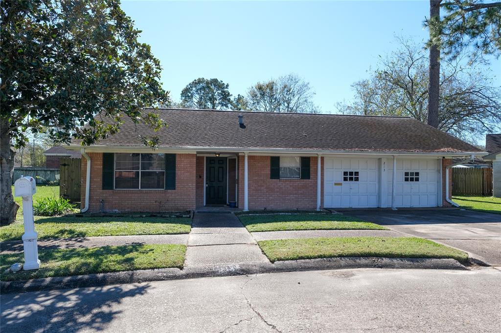 213 Anglewood Courts, Angleton, Texas image 35