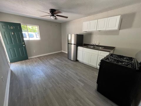 Photo of 4831 Sycamore Avenue Avenue #6, Pasadena, TX 77503 (MLS # 42831359) Photo of 4831 Sycamore Avenue Avenue #6, Pasadena, TX 77503 (MLS # 42831359)