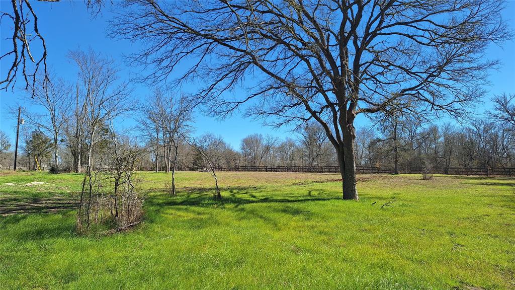 1284 Beaver Creek Drive, Caldwell, Texas image 3