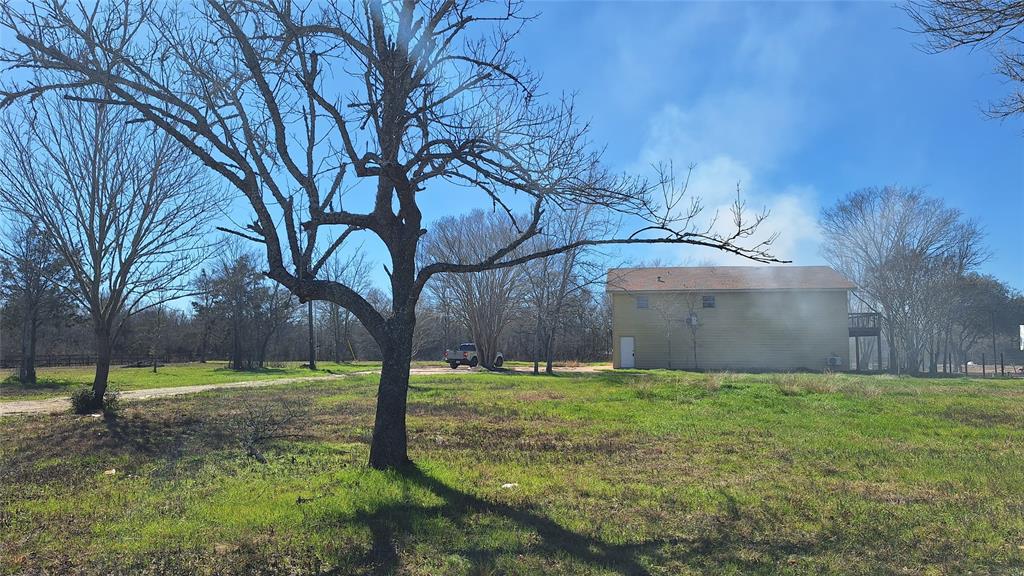 1284 Beaver Creek Drive, Caldwell, Texas image 4