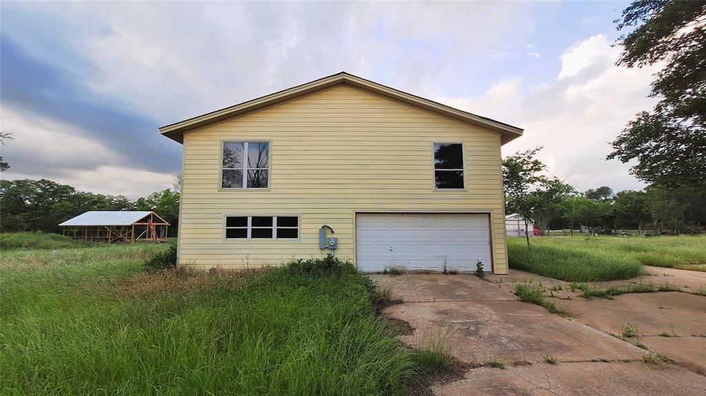 1284 Beaver Lake Drive, Caldwell, Texas image 3
