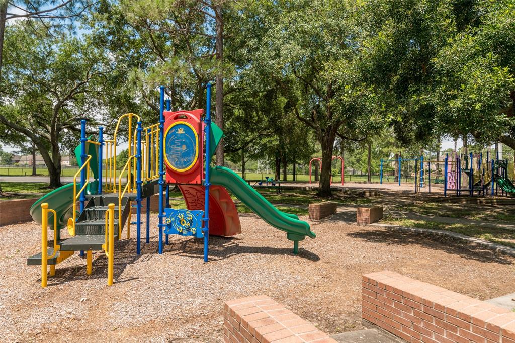 3915 Village Corner Drive, Pasadena, Texas image 40