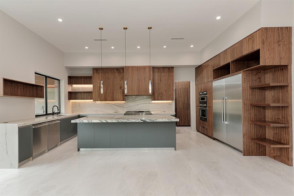 112 S Timber Top Dr, The Woodlands, Texas image 13