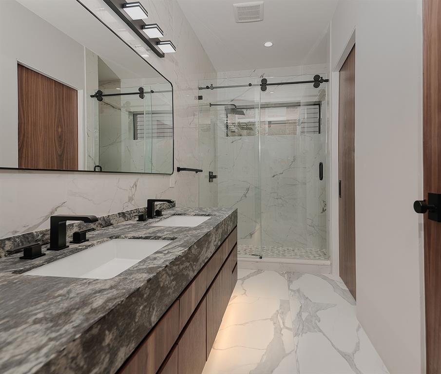 112 S Timber Top Dr, The Woodlands, Texas image 17