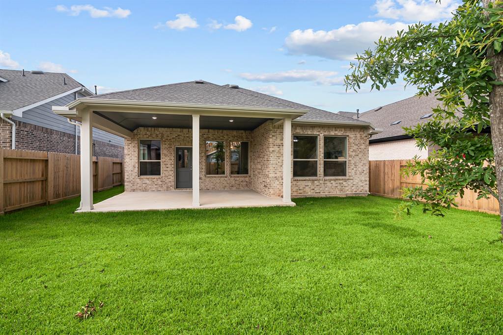 414 Embden Rim Drive, Willis, Texas image 9