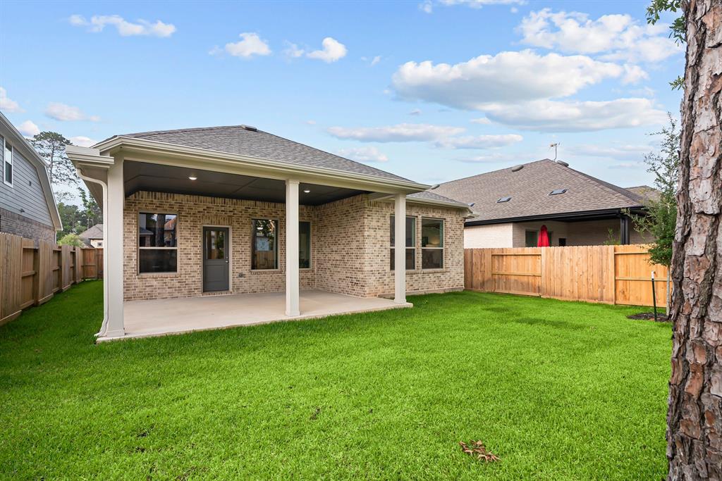 414 Embden Rim Drive, Willis, Texas image 10