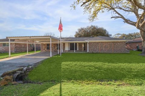 412 Lyndale Drive Highlands TX 77562