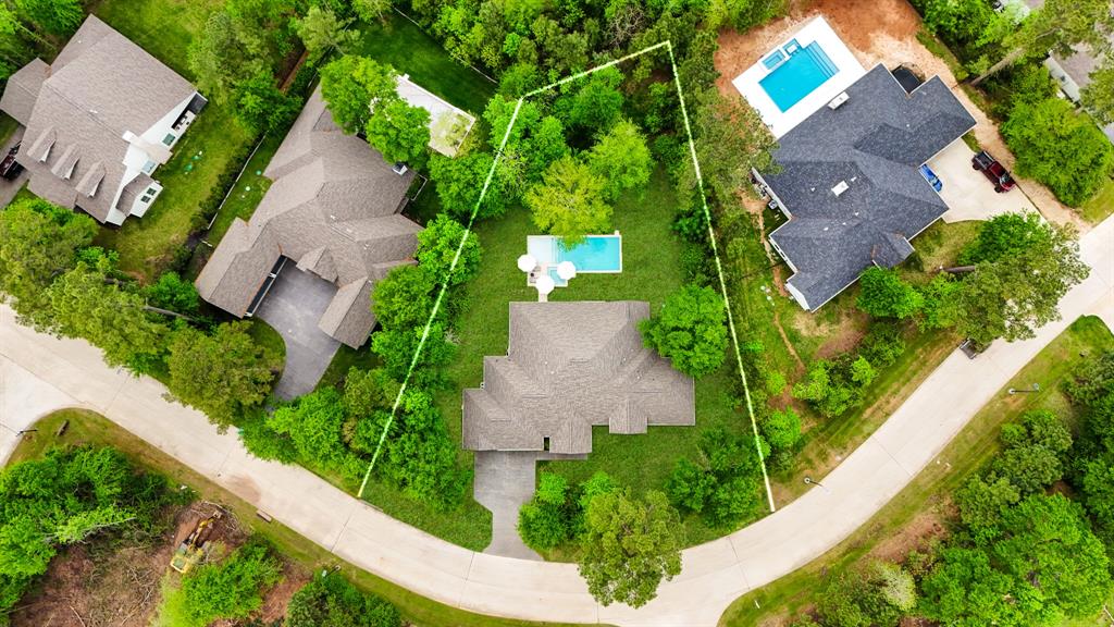 12002 S Tara Plantation Drive, Tomball, Texas image 2
