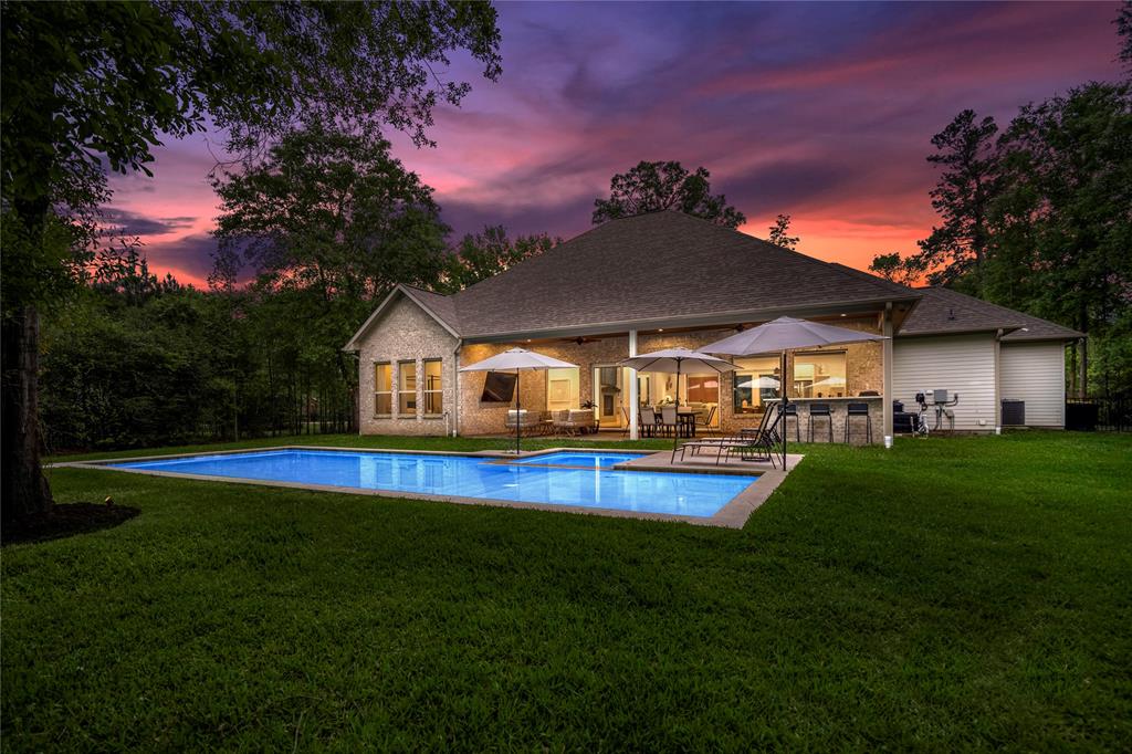 12002 S Tara Plantation Drive, Tomball, Texas image 1