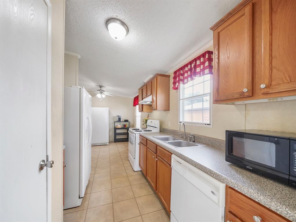 622 Golden Bend Drive, Highlands, Texas image 13