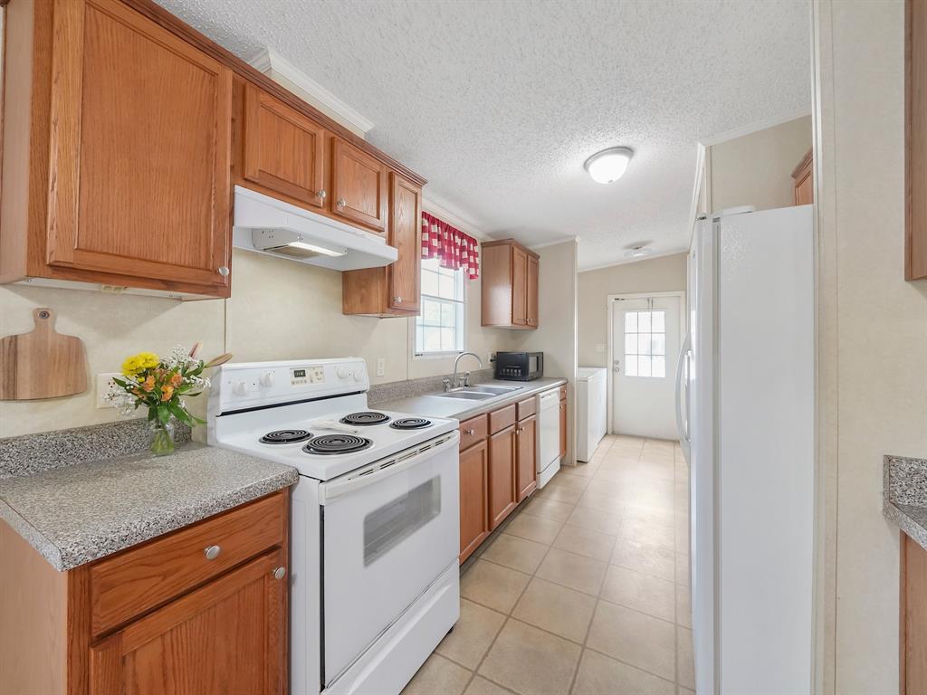 622 Golden Bend Drive, Highlands, Texas image 11