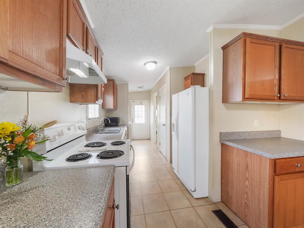 622 Golden Bend Drive, Highlands, Texas image 12