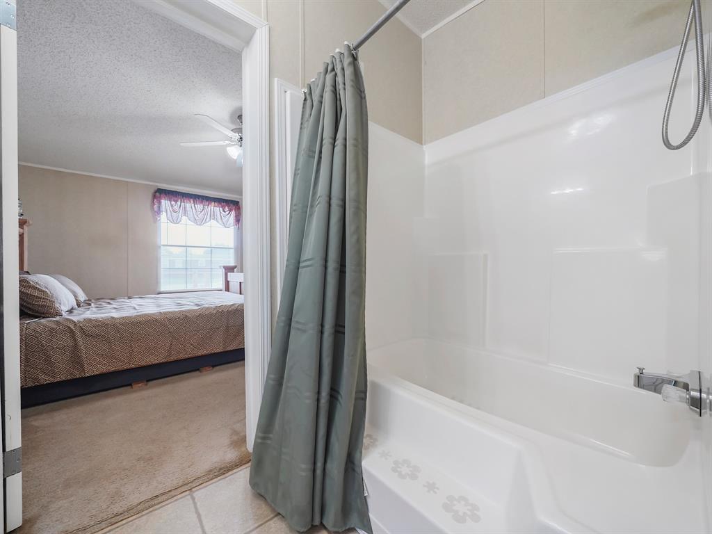 622 Golden Bend Drive, Highlands, Texas image 18