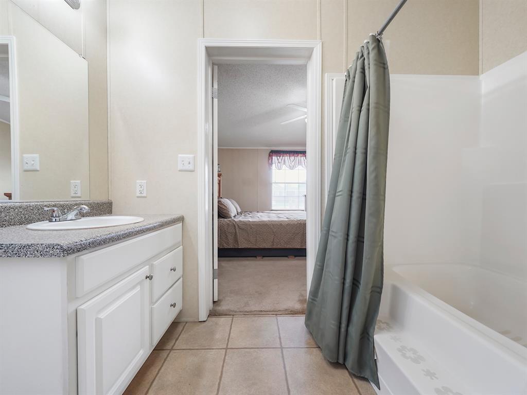 622 Golden Bend Drive, Highlands, Texas image 19