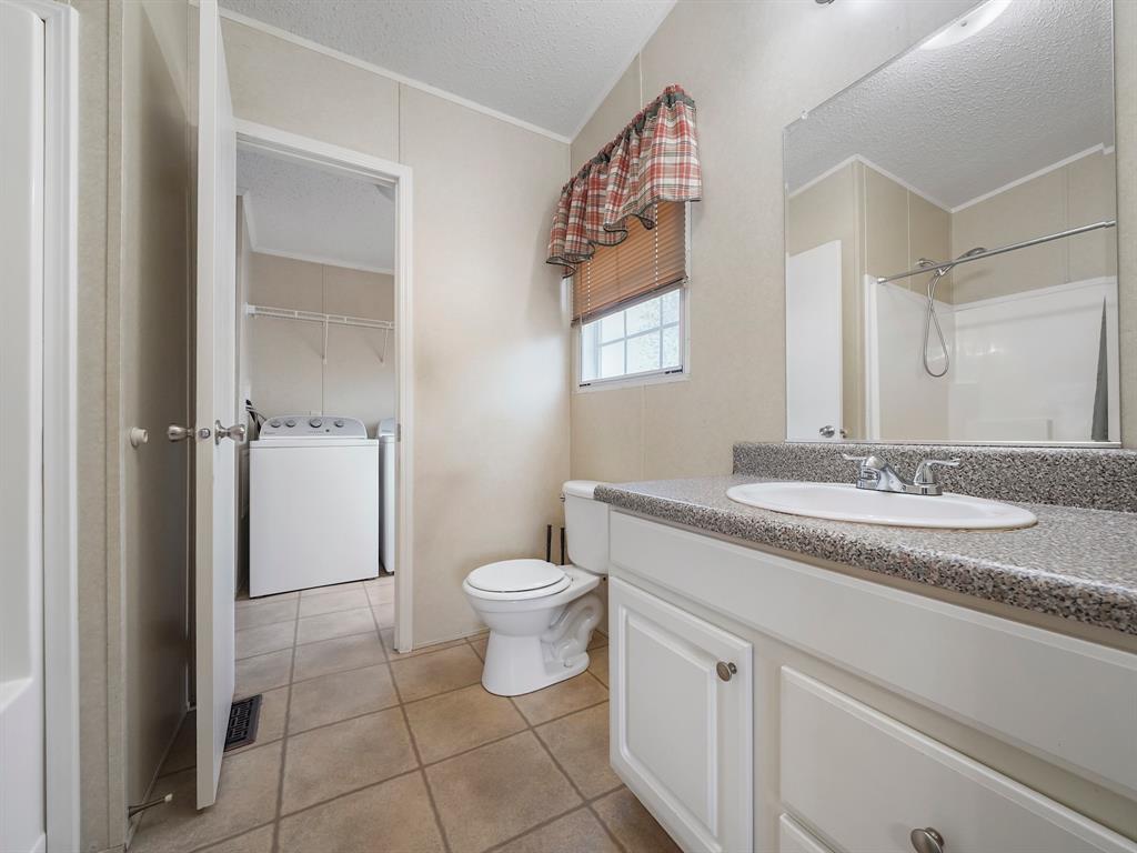 622 Golden Bend Drive, Highlands, Texas image 17