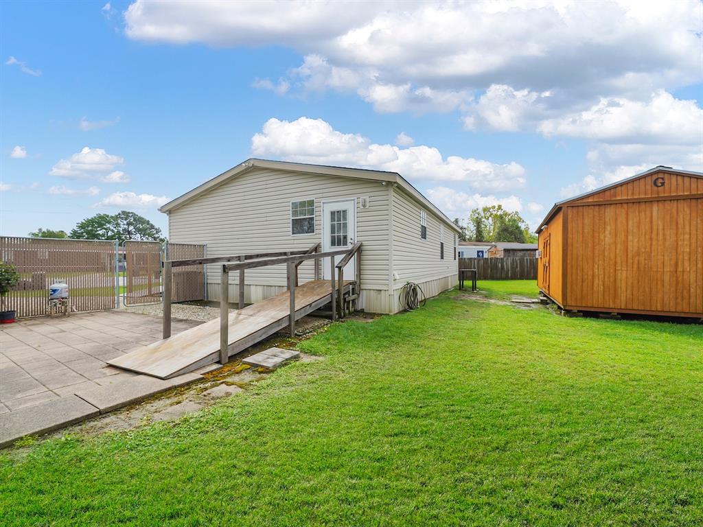 622 Golden Bend Drive, Highlands, Texas image 25