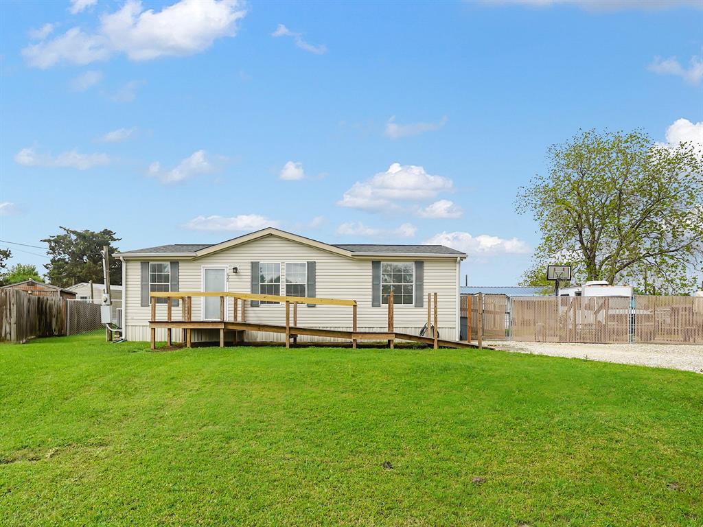 622 Golden Bend Drive, Highlands, Texas image 1