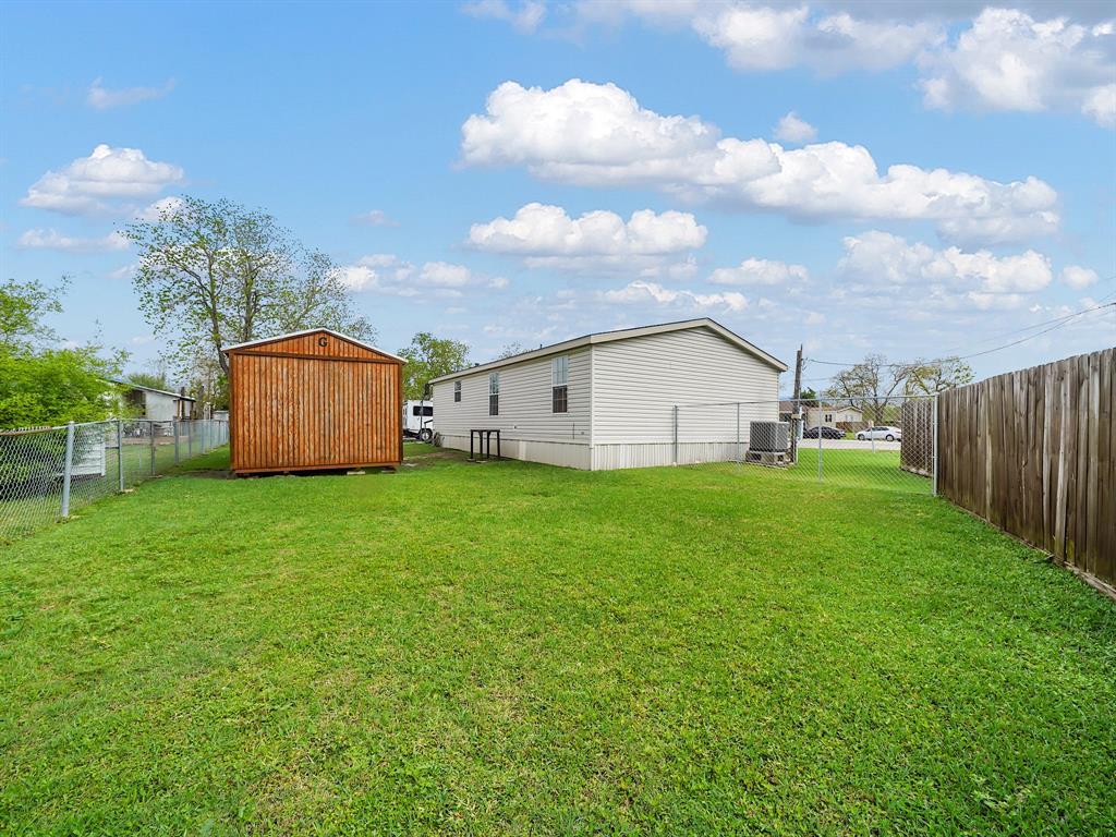 622 Golden Bend Drive, Highlands, Texas image 27