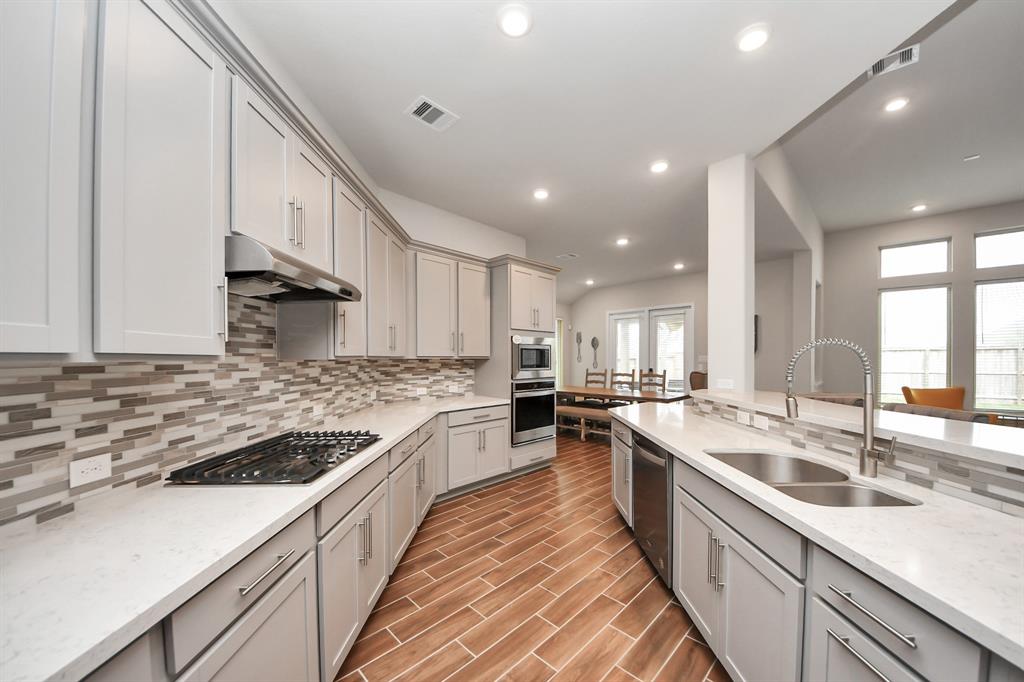 7006 Water Glen Lane, Manvel, Texas image 6