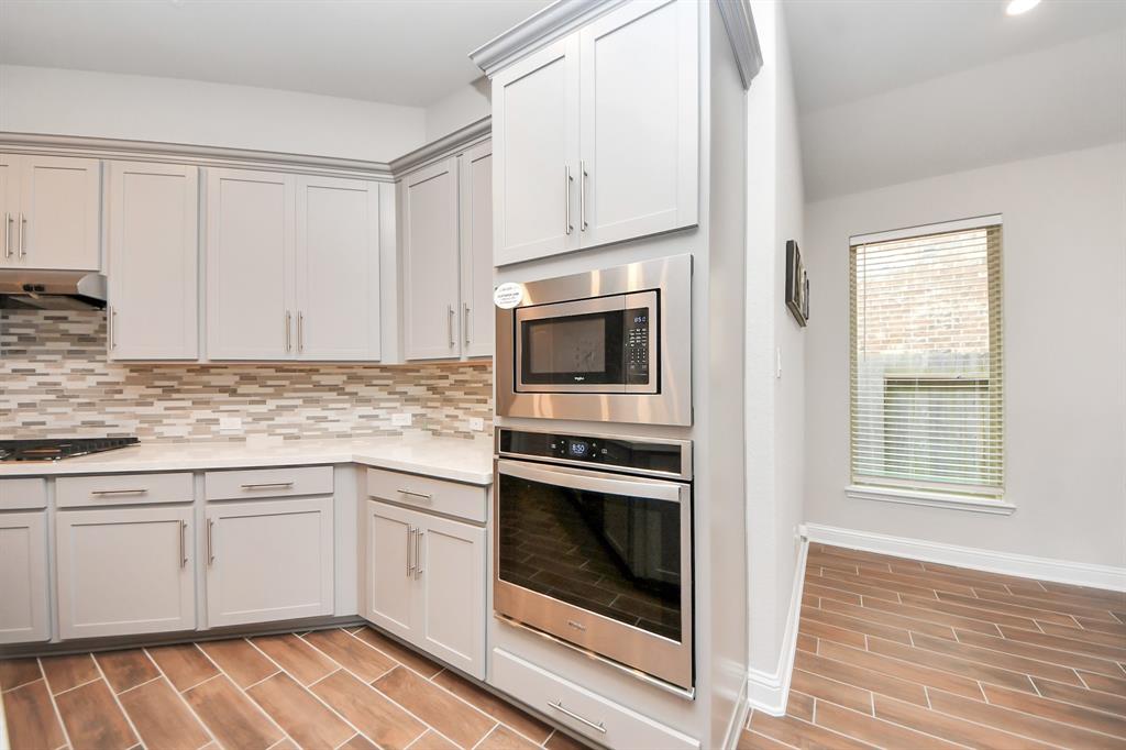 7006 Water Glen Lane, Manvel, Texas image 4