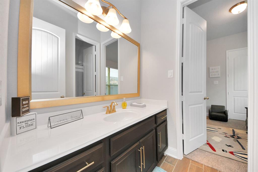 7006 Water Glen Lane, Manvel, Texas image 13