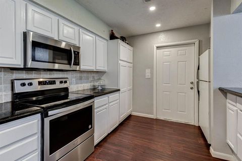 Single Family Residence in Pasadena TX 4311 Montevideo Circle 9.jpg