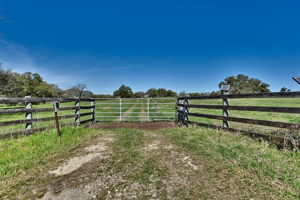 500 Artesian Park Lane, Brenham, Texas image 3