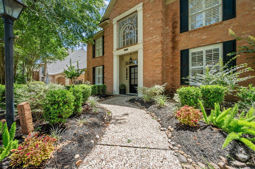 1927 Windy Green Drive, Kingwood, Texas image 1