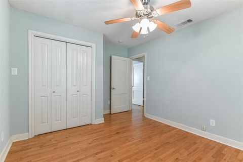 Single Family Residence in Galveston TX 5520 Menard Avenue 12.jpg