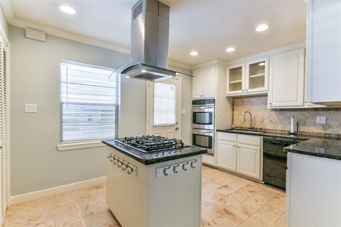 Single Family Residence in Galveston TX 5520 Menard Avenue 6.jpg