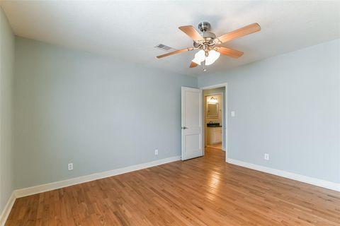 Single Family Residence in Galveston TX 5520 Menard Avenue 13.jpg