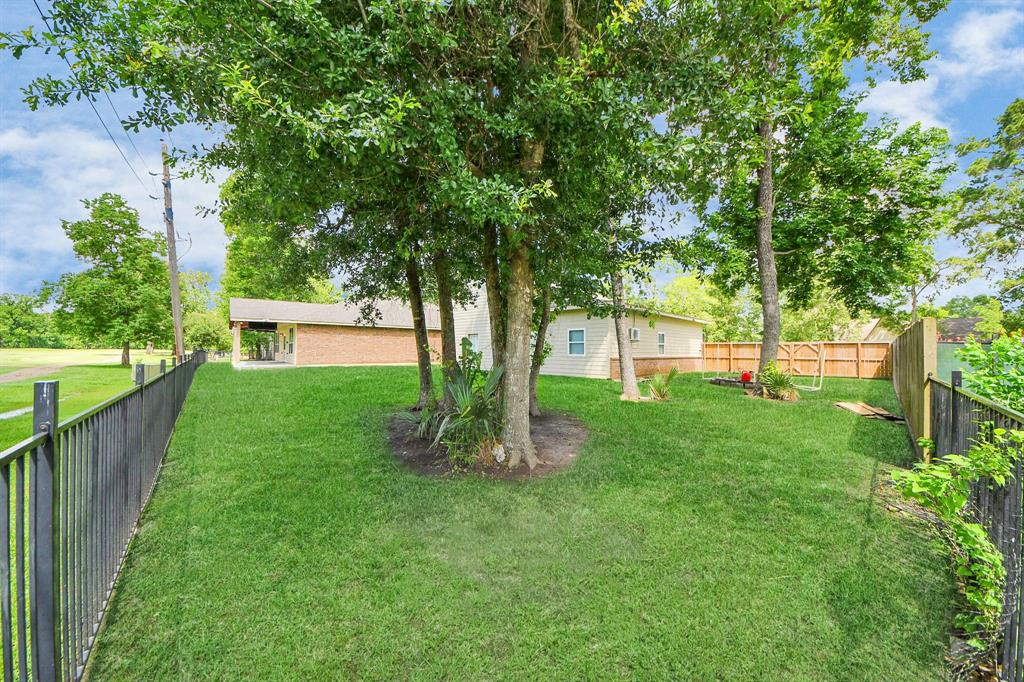 2011 Halyard Drive, Crosby, Texas image 12