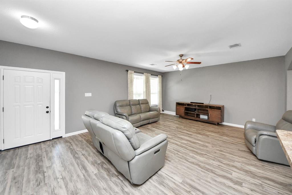 2011 Halyard Drive, Crosby, Texas image 7