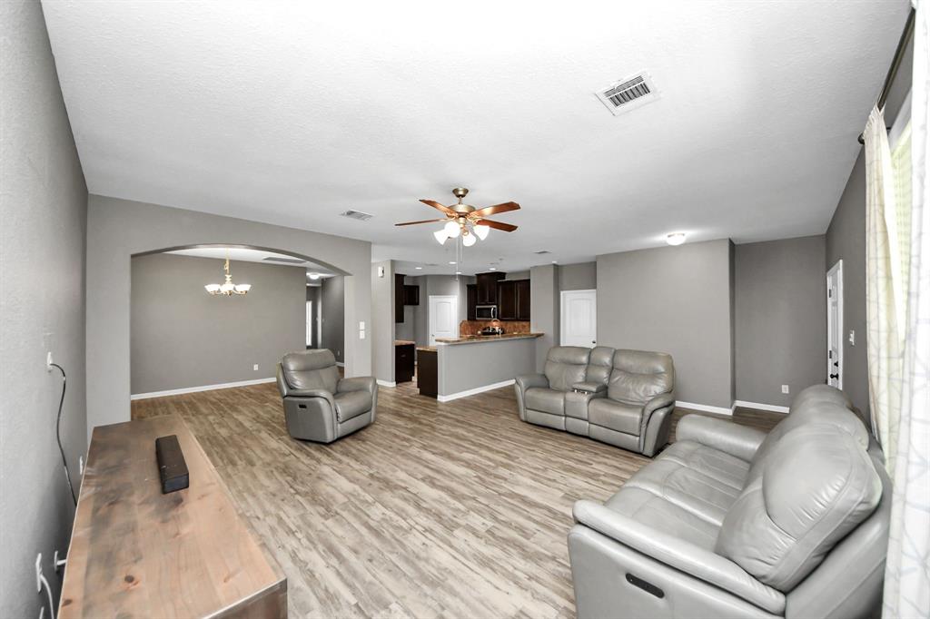 2011 Halyard Drive, Crosby, Texas image 3