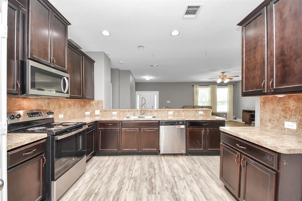 2011 Halyard Drive, Crosby, Texas image 4