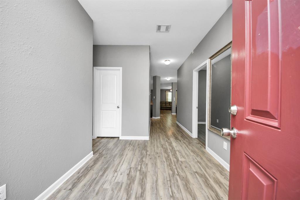 2011 Halyard Drive, Crosby, Texas image 2