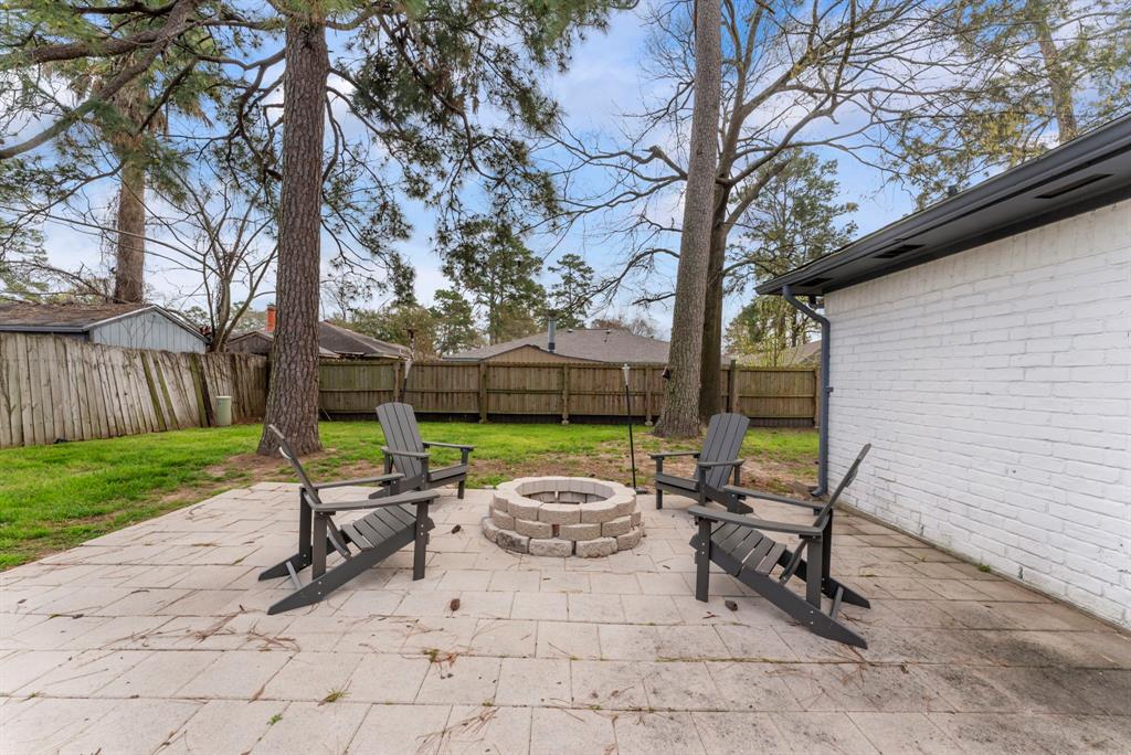 4930 Algernon Drive, Spring, Texas image 39