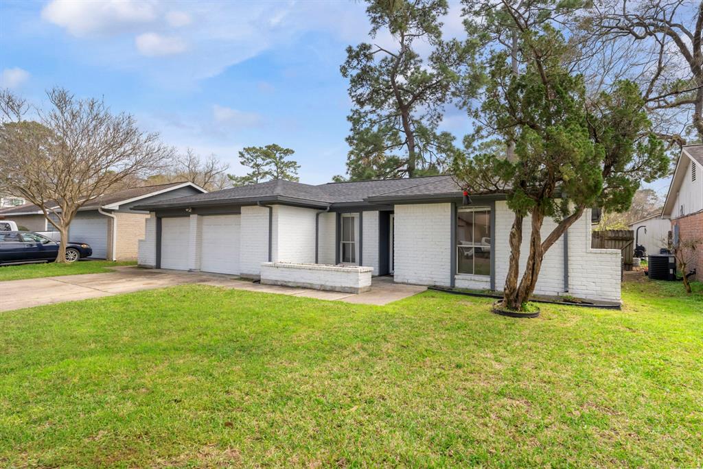 4930 Algernon Drive, Spring, Texas image 5