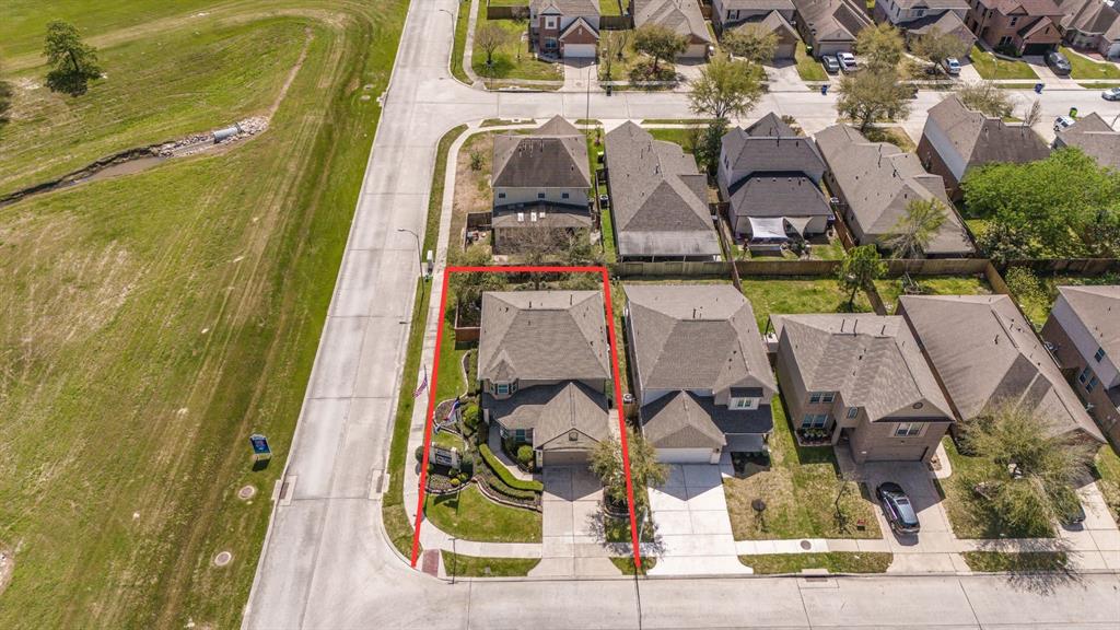 2374 Village Leaf Drive, Spring, Texas image 2