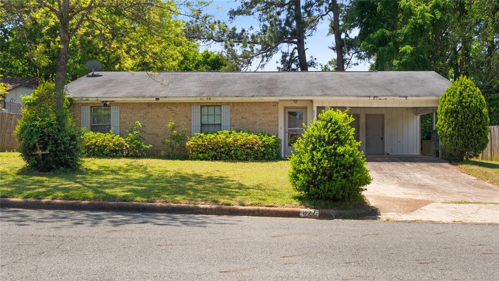 827 Scarlet Oak Street, Nacogdoches, Texas image 1