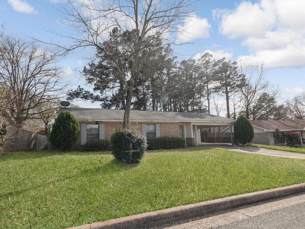 827 Scarlet Oak Street, Nacogdoches, Texas image 1