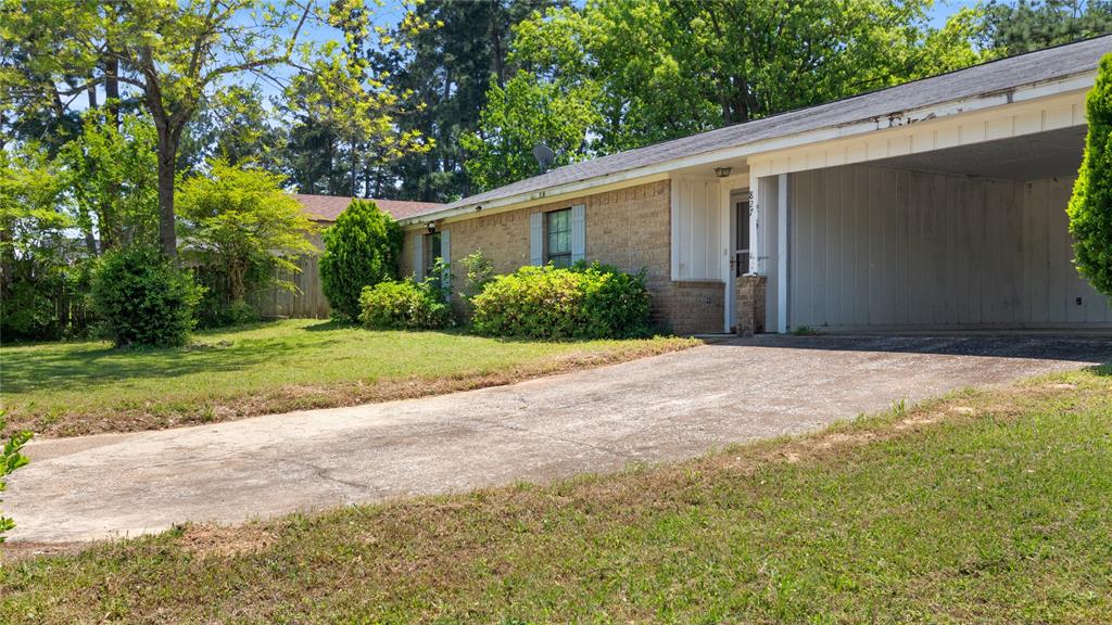827 Scarlet Oak Street, Nacogdoches, Texas image 2