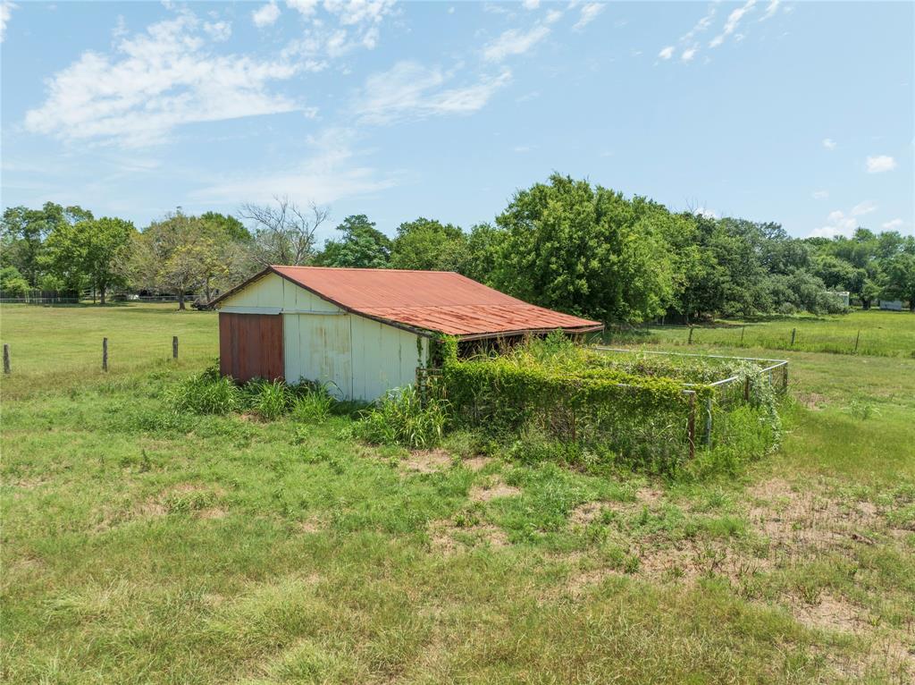 215 Old Highway 90 Loop, Schulenburg, Texas image 8