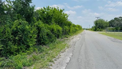 Photo of 2 Ridgeway Lane, Beeville, TX 78102 (MLS # 69314982)