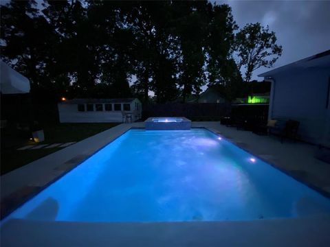 A home in Bacliff