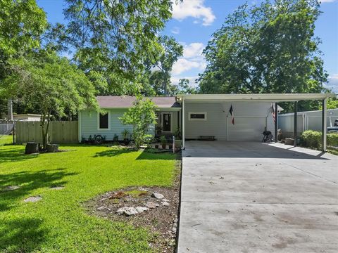 A home in Bacliff